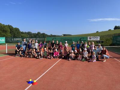 VS Kaindorf zu Besuch am Tennisplatz in Reichenau
