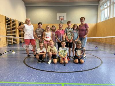GTS Reichenau zu Besuch am Tennisplatz in Reichenau